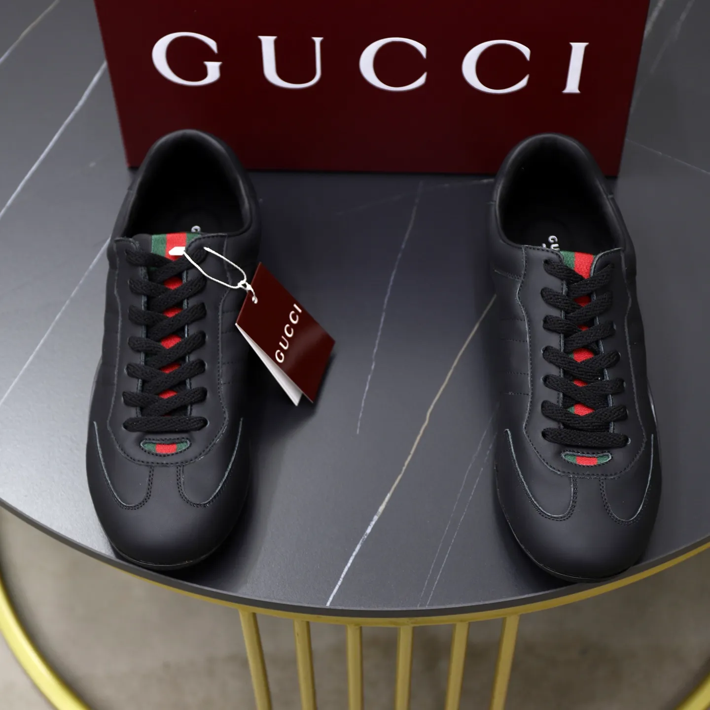 Ex-factory price: 580💰💰Gucci Shift series couple's sports shoes ❗❗ The Gucci Shift series is newly launched, with a lightweight design that reinterprets sports style. The neat silhouette adds a sense of freedom and exudes sophistication when moving. The webbing detail runs like an endless ribbon throughout the design, and the side seam details add a finishing touch. ❗Original development ❗Washed effect cowhide upper ❗Two-color Tpu outsole ❗Size: Female 35-41 Male 39-45